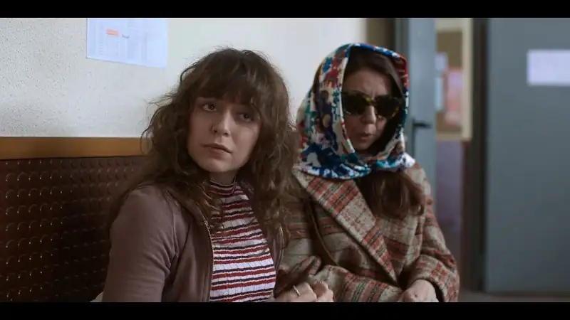 Download NetFlix Old Dog, New Tricks (2025) Season 1 Dual Audio {Hindi Spanish} Web Series 480p | 720p | 1080p WEB DL 4 screenshot 07bf91 netflix old dog new tricks 2025