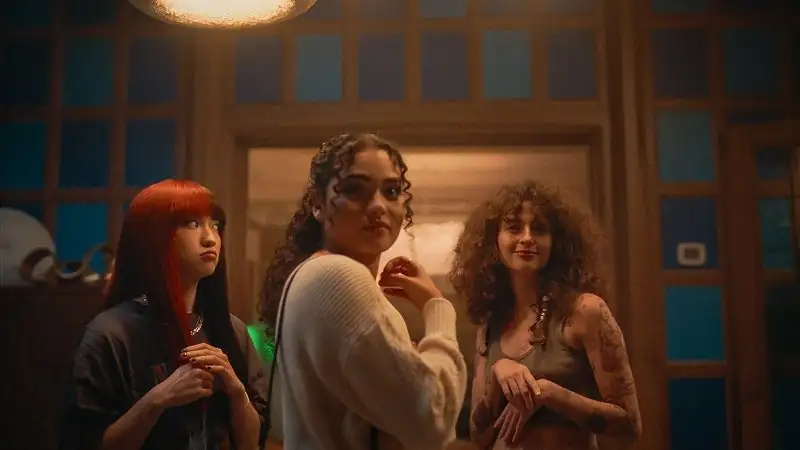 download it's what's inside | netflix original (2024) web-dl dual audio {hindi-english} 480p [370mb] | 720p [960mb] | 1080p [4.5gb]