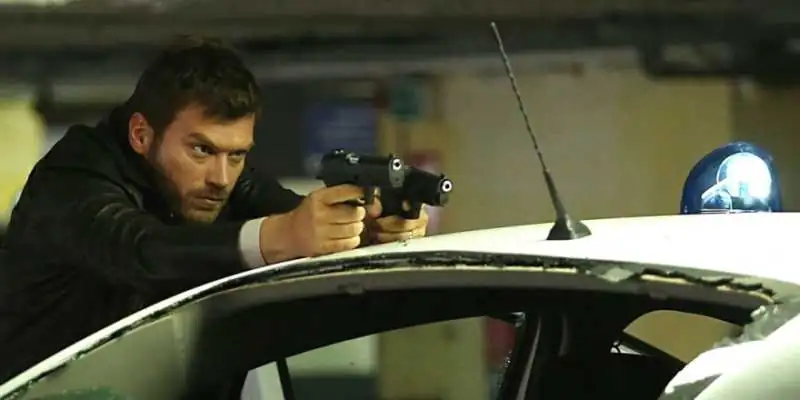 download crash season 1 all episodes in hindi turkish tv series 720p web-dl Crash season 1 scene 3