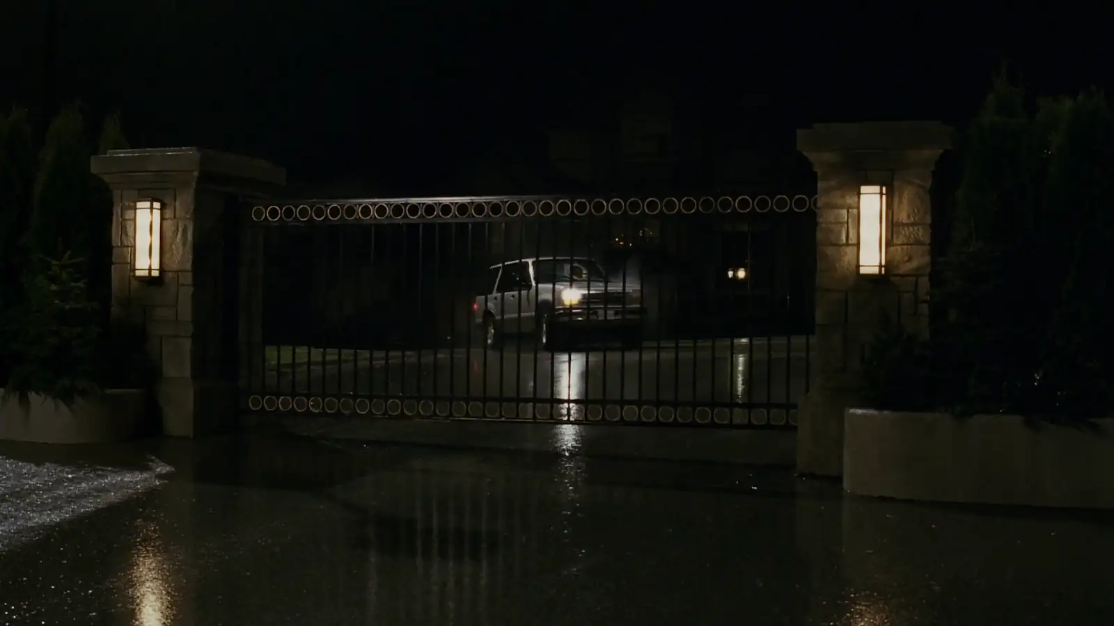 download while she was out (2008) dual audio [hindi + english] web-dl 480p [330mb] | 720p [770mb] | 1080p [1.7gb]