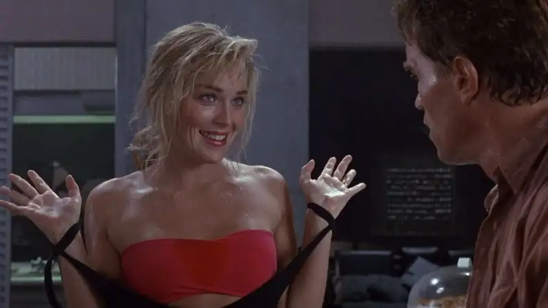 download total recall (1990) bluray dual audio {hindi-english} 480p [400mb] | 720p [1.4gb] | 1080p [2gb]