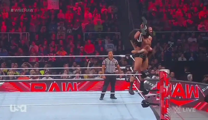 download wwe monday night raw - 4th december (2023) english full wwe show 480p [640mb] | 720p [1.4gb] hdrip