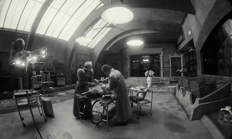 download poor things (2023) web-dl {english with subtitles} full movie 480p [430mb] | 720p [1.2gb] | 1080p [2.7gb]