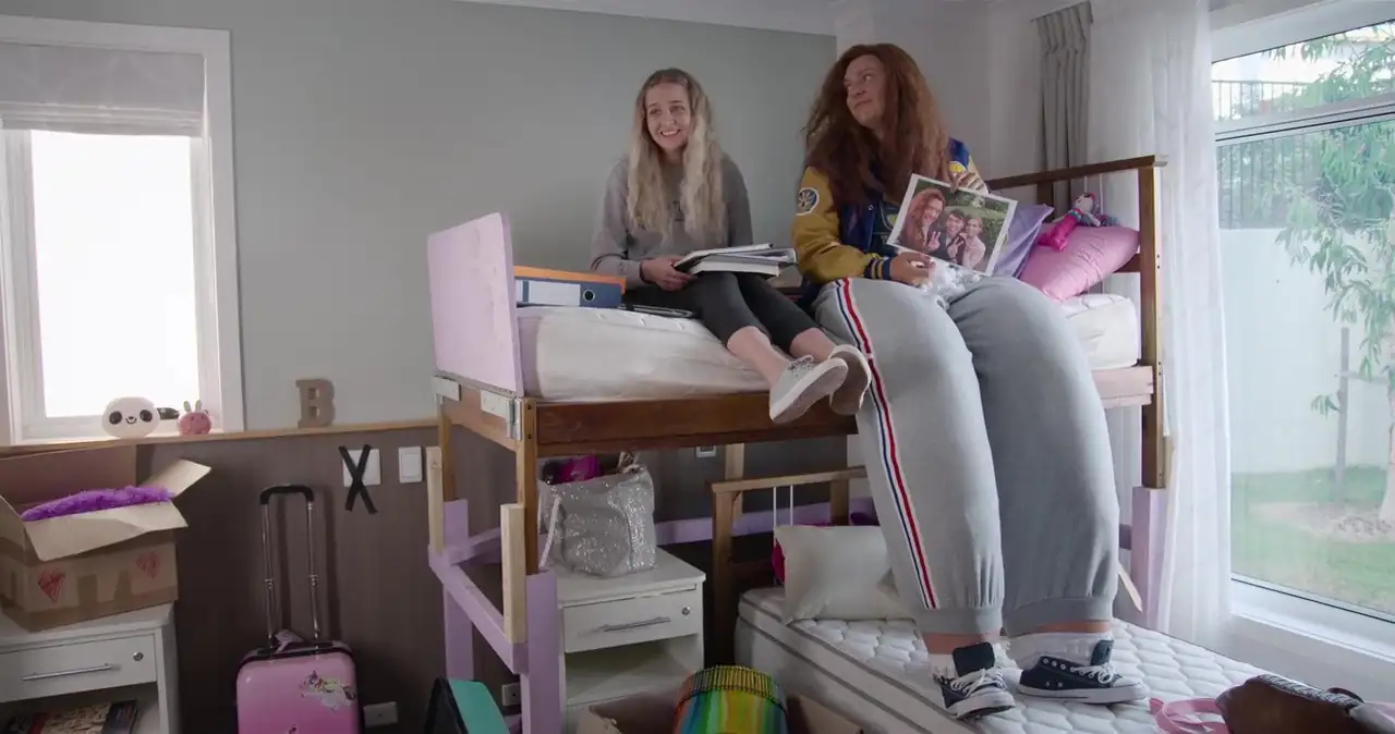 download lunatics (season 1) dual audio [hindi-english] complete netflix web series 720p [400mb]