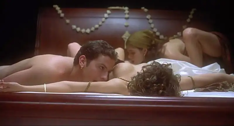 download [18+] embrace of the vampire (1995) unrated-bluraydual audio {hindi-english} 480p [310mb] | 720p [900mb] | 1080p [2gb]