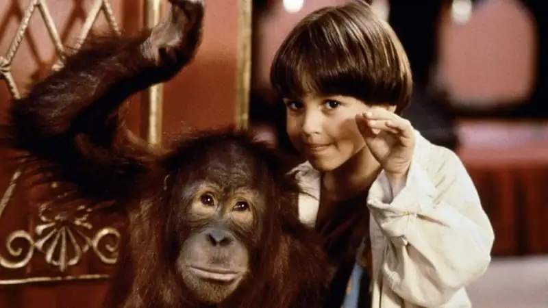 download dunston checks in (1996) dual audio {hindi-english} 480p [300mb] | 720p [950mb] bluray