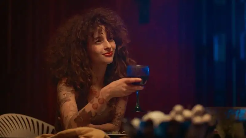 download it's what's inside | netflix original (2024) web-dl dual audio {hindi-english} 480p [370mb] | 720p [960mb] | 1080p [4.5gb]