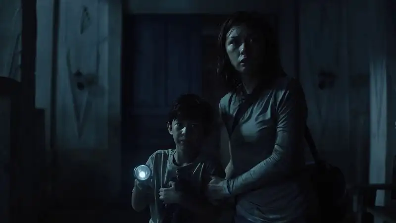 screenshot 90e0b1 outside netflix original 2024