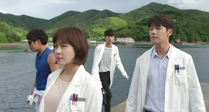 download hospital ship (2017) season 1 [s01e20 added] hindi dubbed 720p [550mb] web-dl