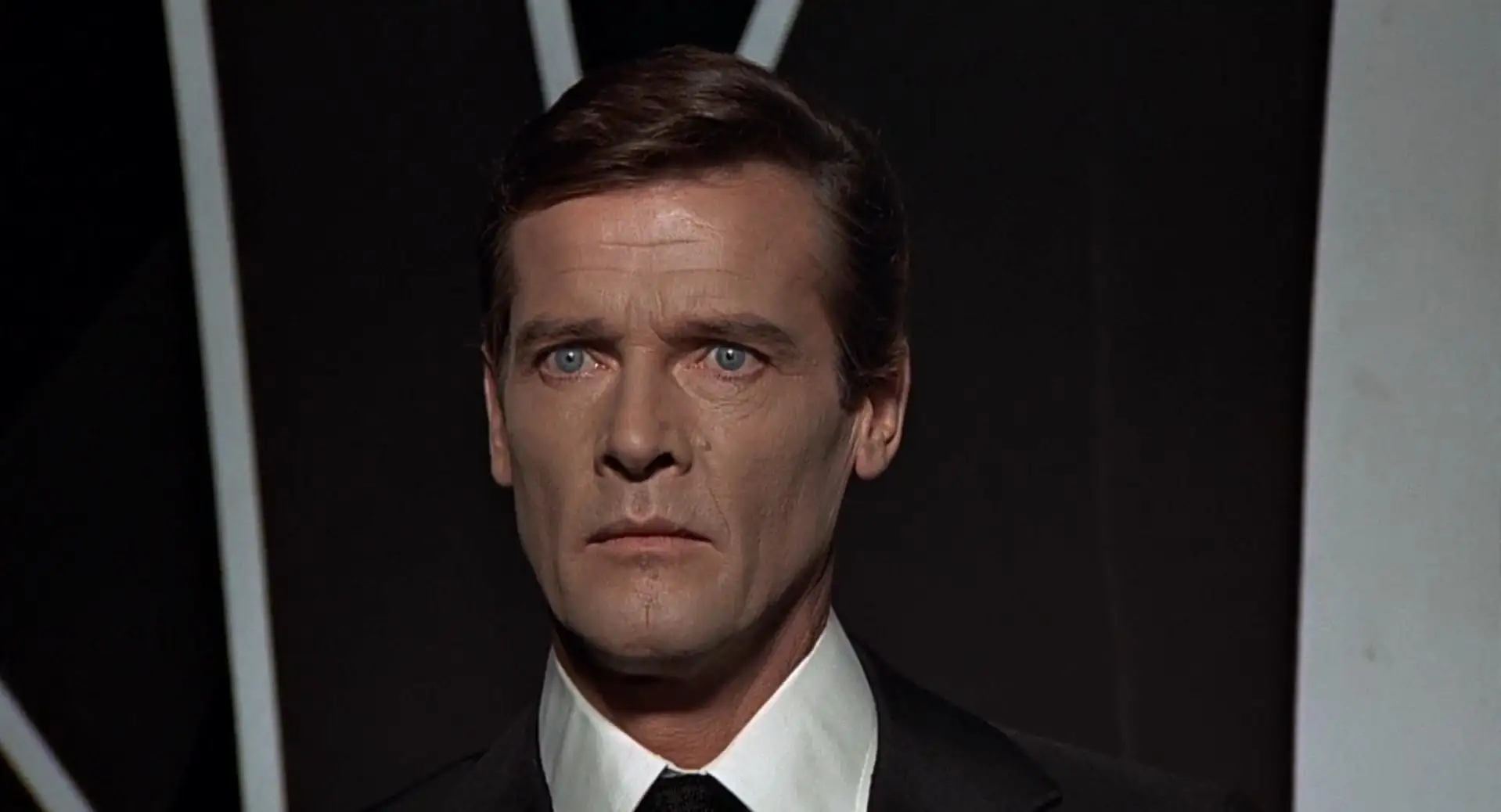 download james bond part 9: the man with the golden gun (1974) dual audio [hindi-english] 480p [300mb] | 720p [1gb] | 1080p [3gb] | 2160p [17gb]