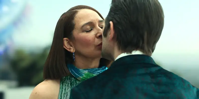 download loot (2022) season 1 [s01e10 added] apple tv+ original 720p hevc [150mb] web-dl