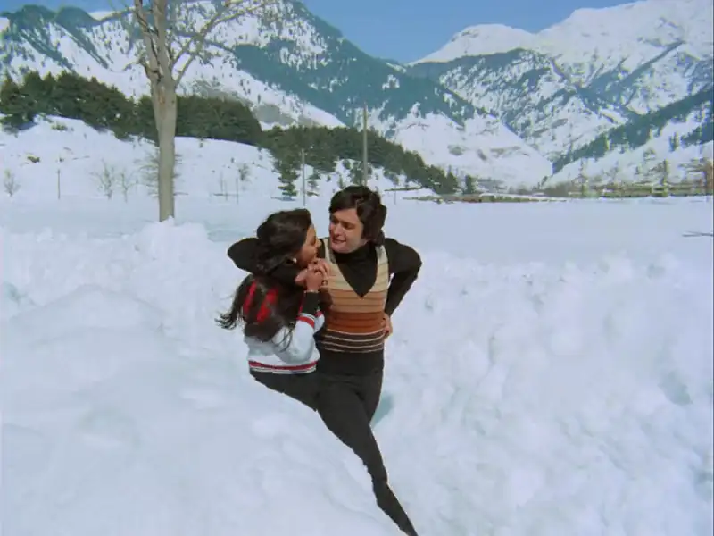 Download The Romantics – Netflix Original (2023) Season 1 Dual audio {Hindi English} 480p | 720p | 1080p WEB DL 6 screenshot e83a58 the romantics netflix original 2023