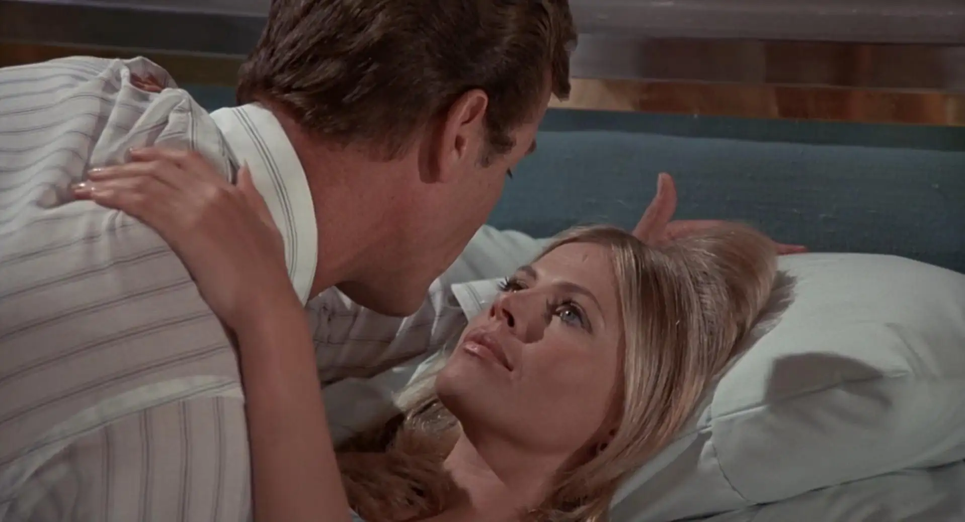 download james bond part 9: the man with the golden gun (1974) dual audio [hindi-english] 480p [300mb] | 720p [1gb] | 1080p [3gb] | 2160p [17gb]